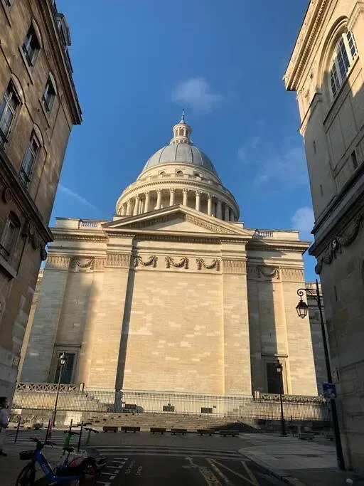 Appartement A Deux Pas Du Pantheon Avec Balcon Paris Apartment