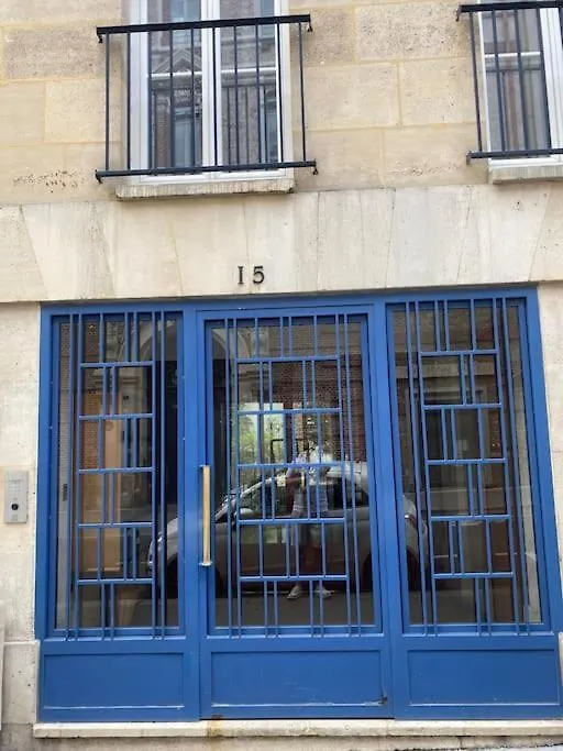 Appartement A Deux Pas Du Pantheon Avec Balcon Paris