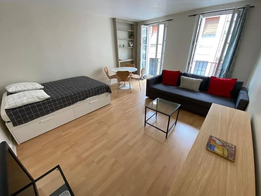 Appartement A Deux Pas Du Pantheon Avec Balcon contacts